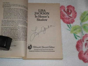 In Honor's Shadow von Lisa Jackson *signiert* - Bild 1 von 2
