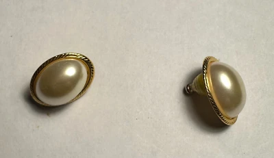 Золотистые овальные серьги с искусственным жемчугом Napier - Изображение 1 из 2