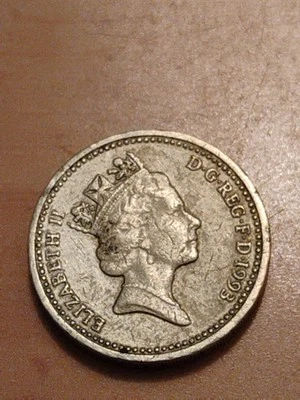  1993 British One Pound Coin “DECUS ET TUTAMEN” Error Upside Down (85) - Image 1 of 4