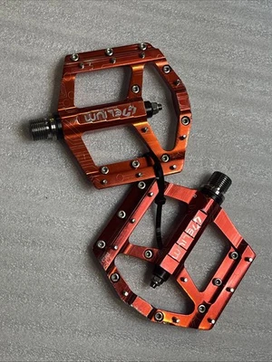 Pedales planos de plataforma para bicicleta de helio / Jr 2.1 / rojo / husillo de titanio Foto 1 de 4