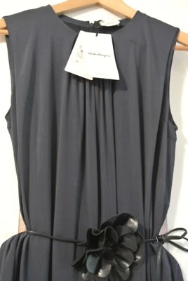 Vestido Salvatore Ferragamo Escote Reunido en Azul Marino Talla Pequeña Foto 1 de 4