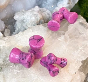 PAAR synthetische rosa Howlith Stein Stecker Tunnel Messgeräte Körper Piercing Schmuck - Bild 1 von 4