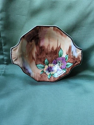 H & K Tunstall Viola Bowl Signed R Grocoth 18x15x3.5cm (Slight Crazing) - Image 1 of 3
