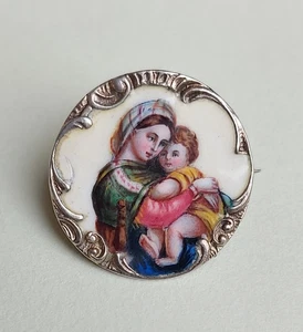Alte Brosche Lupenmalerei Madonna mit Kind della Sedia Raffael Punze A Ø 1,8 cm - Bild 1 von 7