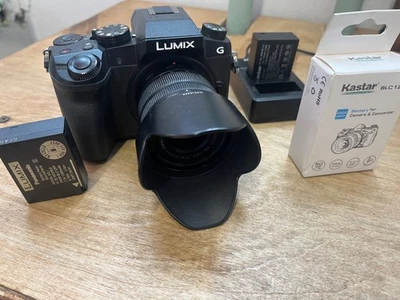 Panasonic LUMIX G7 con lente 14-42mm G-Vario, baterías y cargador Foto 1 de 4