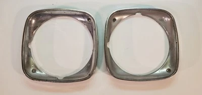 DOS bisel de faros Buick 1231710, 1970 1971 Wildcat Electra LeSabre Centurion Foto 1 de 4