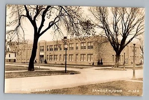 Foto postal real de Sanborn Iowa IA High School RPPC 1944 - Imagen 1 de 2