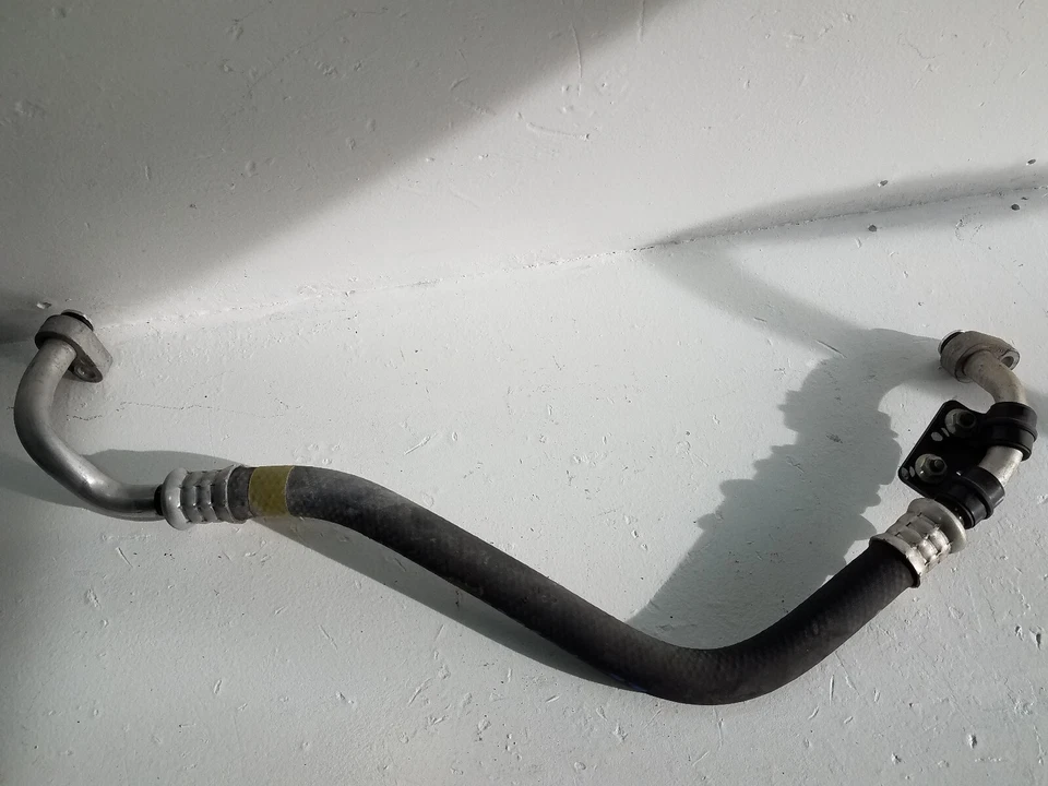 Manguera aire acondicionado Toyota Mirai 2021-2023 (M143) Foto 1 de 2