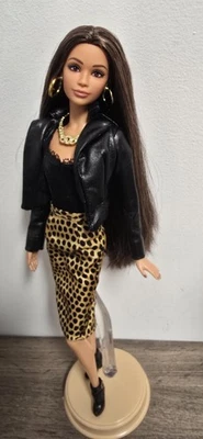 Barbie Signature 2025 Basics #05 Modelo Muse Cuerpo Curvilíneo Híbrido Restyle Muñeca Heide Foto 1 de 4