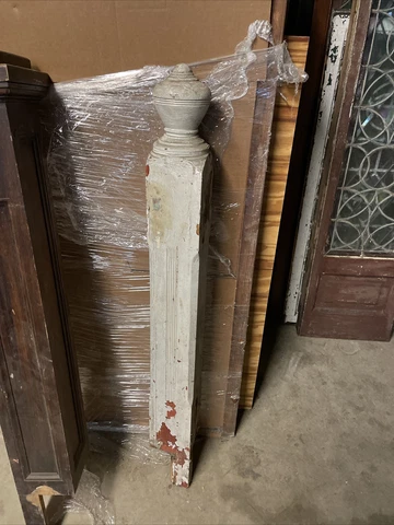 Bova antique painted oak Newell post 42 x 5 x 5 Cover
