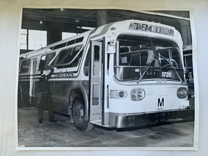 8X10 NY NYC TRANSIT SURFACE BUS #3815 PHOTOGRAPH NOT IN SERVICE REPAIRMAN GARAGE - Picture 1 of 3