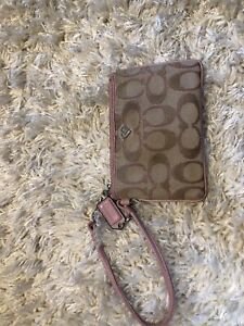 COACH POPPY LIMITED EDITION CARD WRISLET - Pink Hearts - Valentines Day Edition