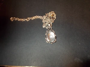 Beautiful Moon Stone Pendant & 18" Necklace! FREE SHIPPING IN THE USA! - Picture 1 of 3