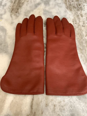 Guantes de cuero marrón coñac #Fownes #guantes Foto 1 de 4