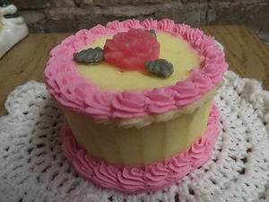 WOW! SCHÖNE BLUMENVERZIERTE KUCHENKERZE - 5" - SIE WÄHLEN FARBEN & DUFT - 5" - Bild 1 von 5