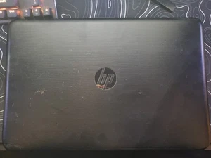 15.6" HP Laptop, 8GBs RAM, 4 Core AMD Processor 2.00 GHz w/ Win 10, 15-ba009dx - Afbeelding 1 van 12
