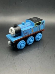 Thomas & seine Freunde Holzeisenbahn magnetisch sprechender Thomas (Y4116) getestet - Bild 1 von 5