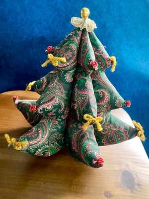 Árbol de Navidad de temporada vintage hecho a mano de felpa 3D con estampado de cachemira Foto 1 de 4