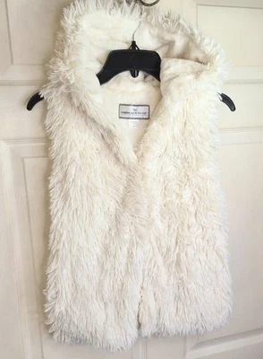 American Widgeon Faux Fur Hooded Vest Kids Girls Size 12 Off White - Image 1 of 4