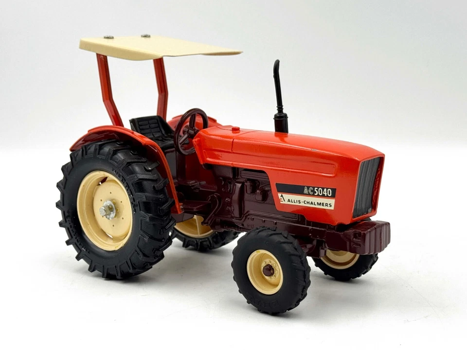 1/16 Allis Chalmers 5040 Custom Tractor w/ FWA and ROPS - Image 1 of 4