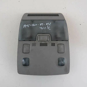 Plafoniera luce interna 8E0947565 Audi A4 SW Mk2 2000-2004 usata (48460) - Picture 1 of 3