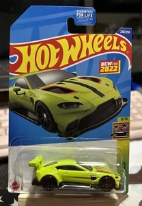 2022 Hot Wheels Aston Martin Vantage GTE • Green • 238/250 • HW Exotics • 9/10 - Picture 1 of 2