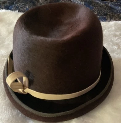 Vtg Mr. JOHN Classic WOMEN’S Cocoa 100% WOOL SOLEIL FELT Brimmed HAT EUC Bow - Image 1 of 4