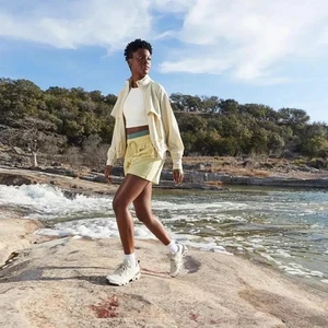 CALIA hellgelb grün Wanderset Shorts und Jacke mit Kapuze und Reißverschluss - Bild 1 von 15