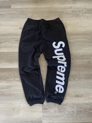 Pantalón de chándal Supreme con apliques de satén negro blanco para hombre talla M  Foto 1 de 4
