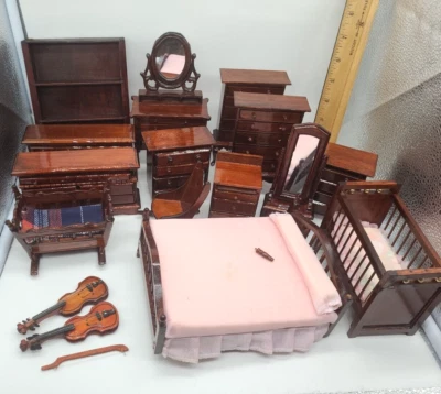 Lote de muebles de madera en miniatura para casa de muñecas Classics by Handley Foto 1 de 4