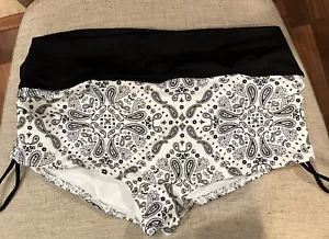 Pink Sport Women’s Size L Sport Shorts Black And White - Picture 1 of 4