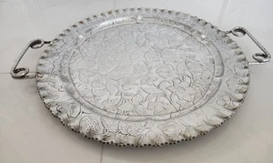 Hermosa bandeja para servir vintage ornamentada grande aluminio dividida 18,5" Craftsmanshi - Imagen 1 de 7