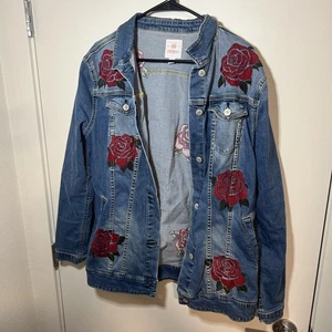 Lularoe Jeansjacke Rose Stickerei Tasche Knopfleiste Langarm Größe XL - Bild 1 von 6