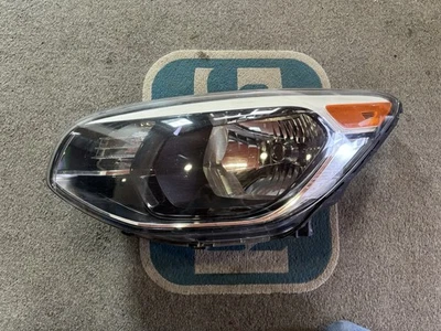 Conjunto de faros halógenos laterales izquierdo Kia Soul 2014-2019 OEM 92101-B2 Foto 1 de 4