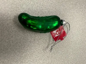 Ornement PICKLE à l'aneth 4" Noël vacances verre tradition vert neuf avec étiquette - Photo 1/4