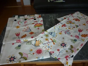 2 x Vorhang Gardinen weiß mit bunten Blumen Landhaus Kinderzimmer - Bild 1 von 4