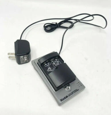 Kodak K7600 Li-Ion Universal Camera Battery Charger 银色 — 第 1/2 张图片