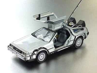 DELOREAN DMC 12 - 1:24 - WELLY - Die Cast Metal - Ritorno al futuro + NATALE - Immagine 1 di 4