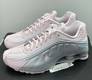 Nuovo! Nike Shox R4 da donna taglia 11 a malapena rosa/platino metallizzato tl AR3565 600 - Foto 1 di 5