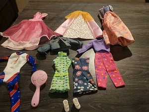 Konvolut Barbie oder gleich große Puppenkleidung Bild von Barbie Etikett Lot 14,  - Bild 1 von 21