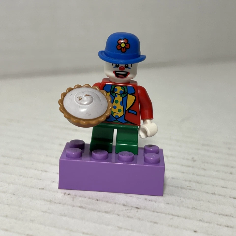 Lego Collectible Minifigure Series 5, Set # 8805 - Small Clown - Image 1 of 1