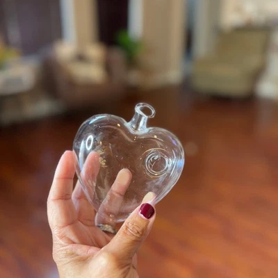 Clear glass heart shaped propagation vase  - Image 1 of 4