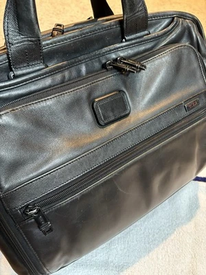 Tumi Briefcase Leather Laptop Messenger Crossbody Black Bag Alpha 2 Handle Strap - Image 1 of 4