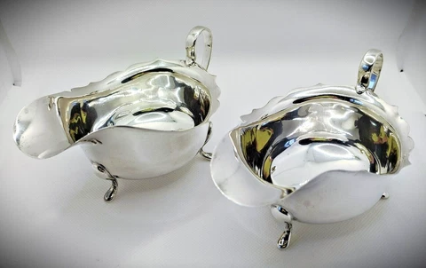 Pair Silver Sauce Boats / Gravy Boats Barker Brothers Silver Ltd Birmingham 1928 Cover