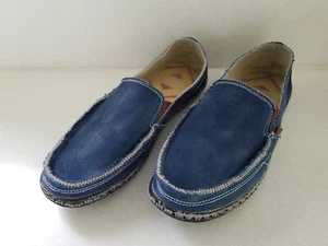 Men's Classics Canvas Shoes Washed Denim Size 10 Slip Ons - Picture 1 of 4