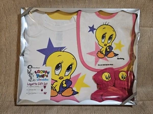 Gerber 1994 Looney Tunes Lovables Layette Gift Set Bib Onesies Booties Socks - Picture 1 of 7