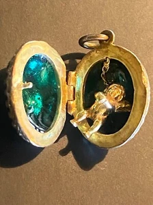 GUILLOCHE ESMALTE VERDE OVALADO HUEVO QUERUBÍN ÁNGEL ARTE TONO DORADO MEDALLÓN COLGANTE LLAVERO - Imagen 1 de 22