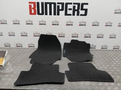 RENAULT CAPTUR 2013  - 2017 GENUINE VELOUR FRONT & REAR FLOOT MATS SET OF 4 - Image 1 of 4