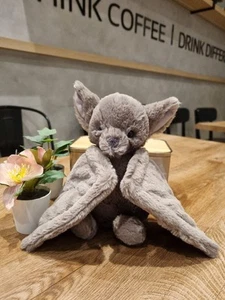 Jellycat Bashful Bat Medium Brand New without Tag BNWOT - Picture 1 of 3