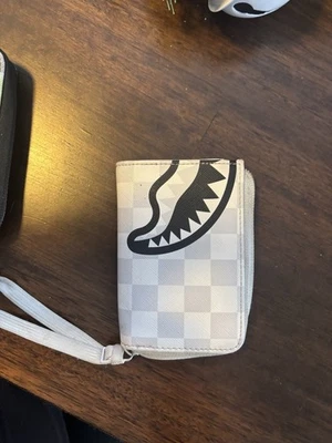 Carteira Sprayground usada — edição limitada - Imagem 1 de 3